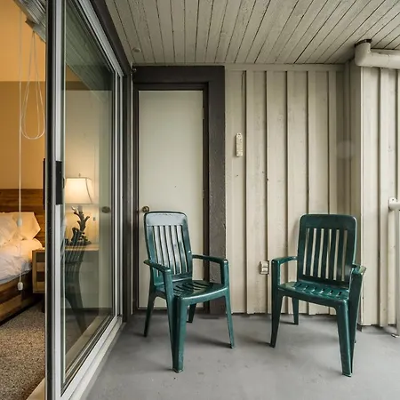 Wildwood Lodge By Outpost Whistler Exterior photo