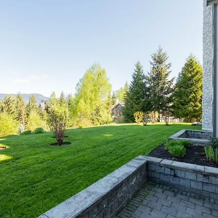 Wildwood Lodge By Outpost Whistler Exterior photo
